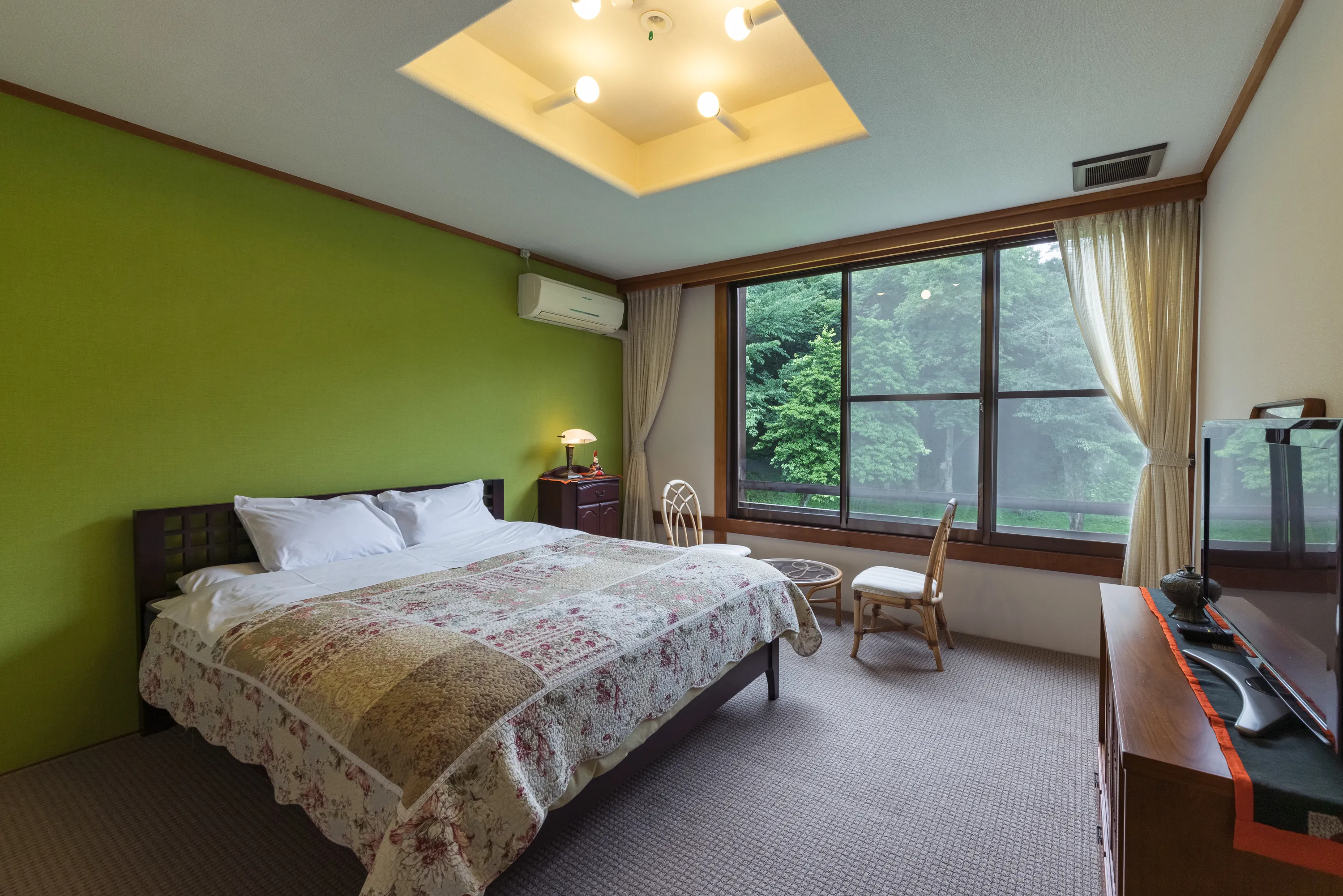 2F 洋室（ダブル）